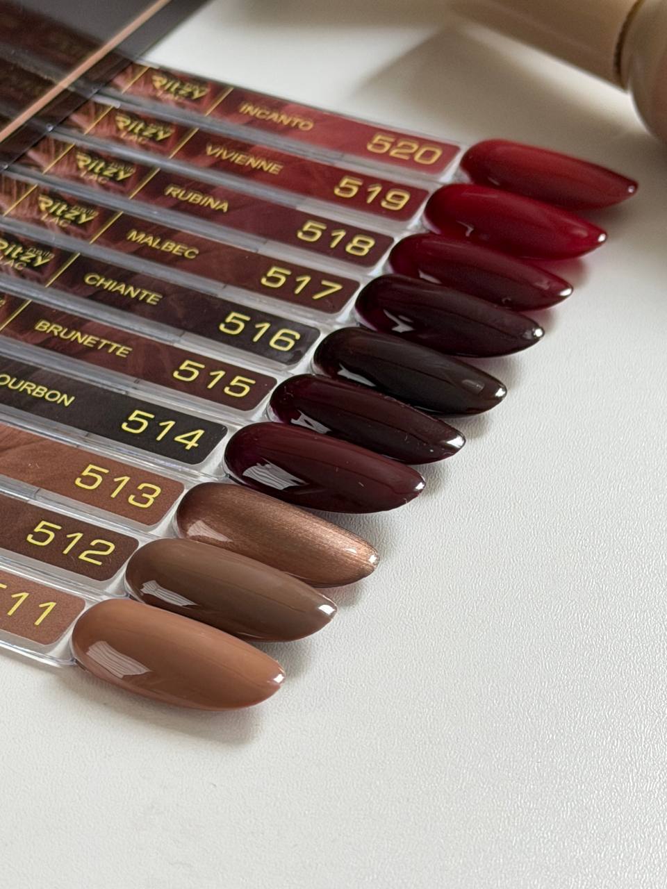 Ritzy Nails gel polish New VELVET Collection (511-520) geelilakka, 9 ml - Image 2